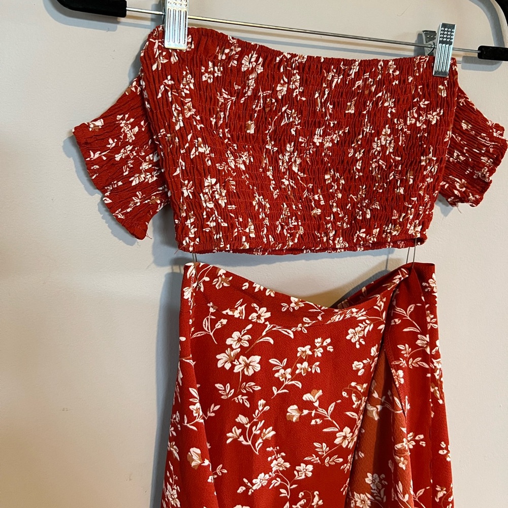 Red Matching Two-Piece Set - Picture 4 of 4